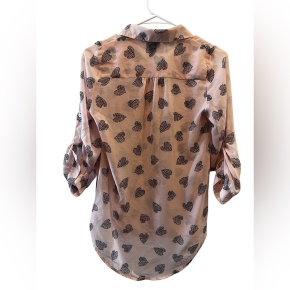 Rue 21 Blush Collar Buttondown Midsleeve RollTab Heart V Neck Shirt Size Small - Picture 8 of 14